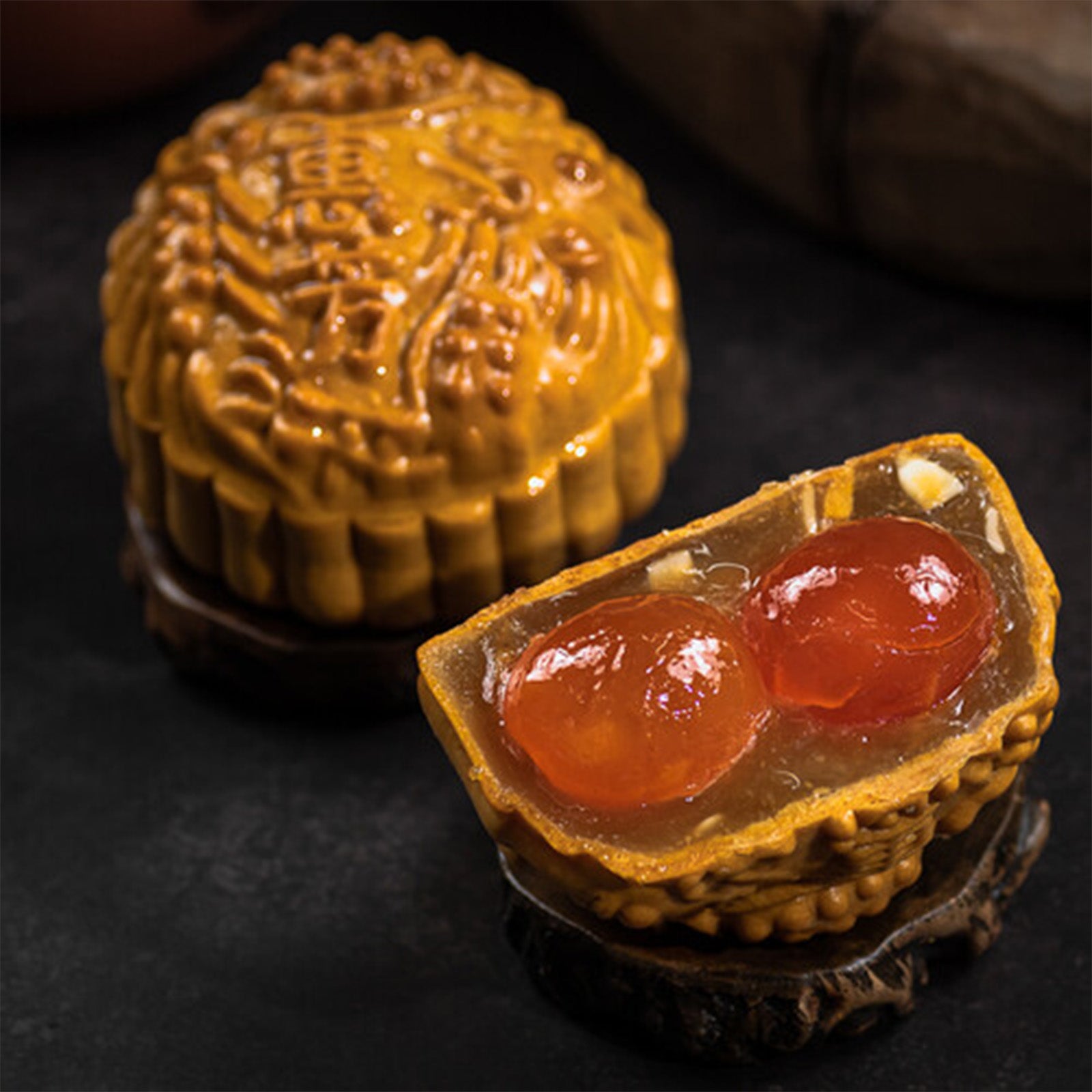 Fai Fong Lotus Paste Mooncake With Double Yolk 180g